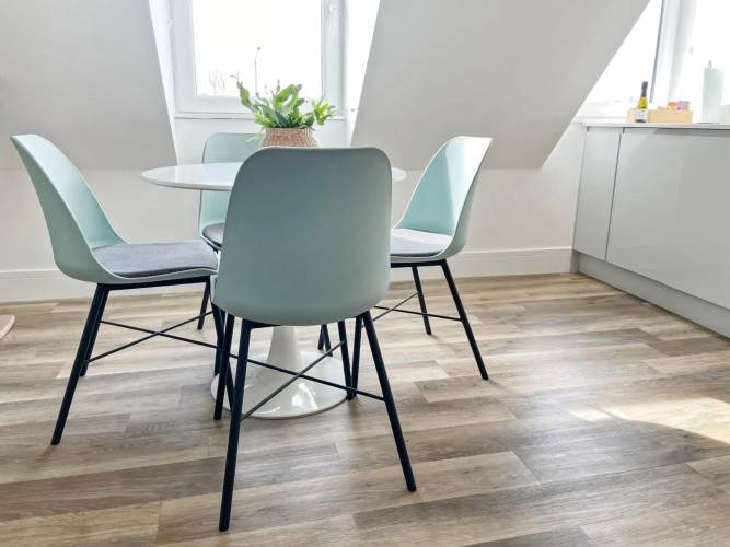 EasyStays - Modern Apartments in Windsor with Parking