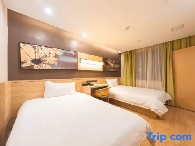 Deluxe Triple Family Suite
