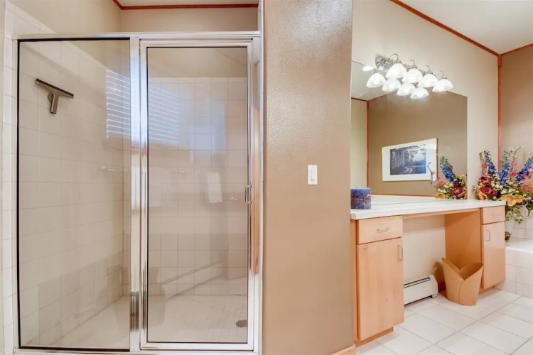 1-1220 Lionsridge Loop 3B
