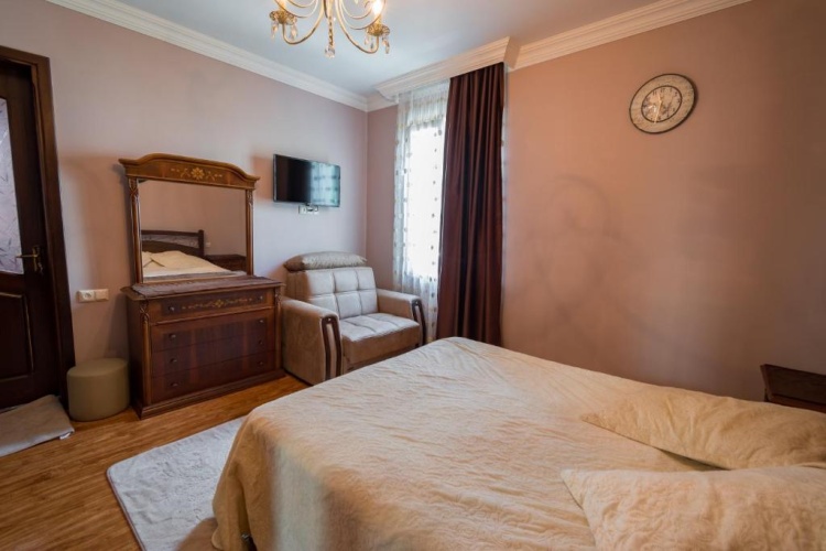 4 Bedrooms Cottage