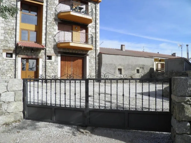 2 Bedrooms Cottage