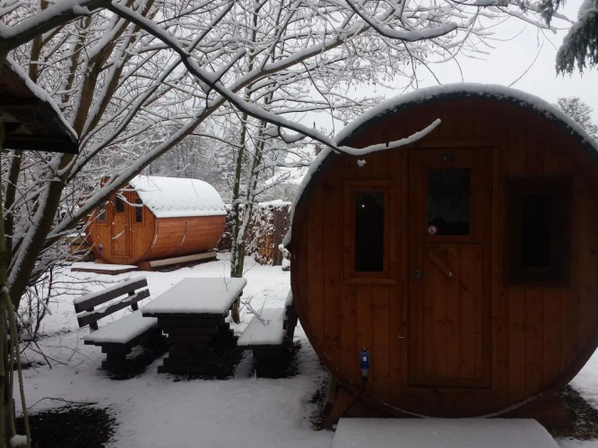 Mini Hotel Übernachten Im Gurkenfass