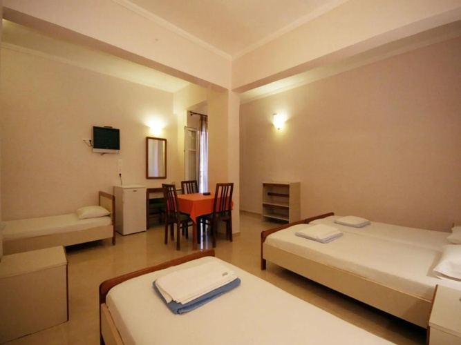 Ionis Hotel