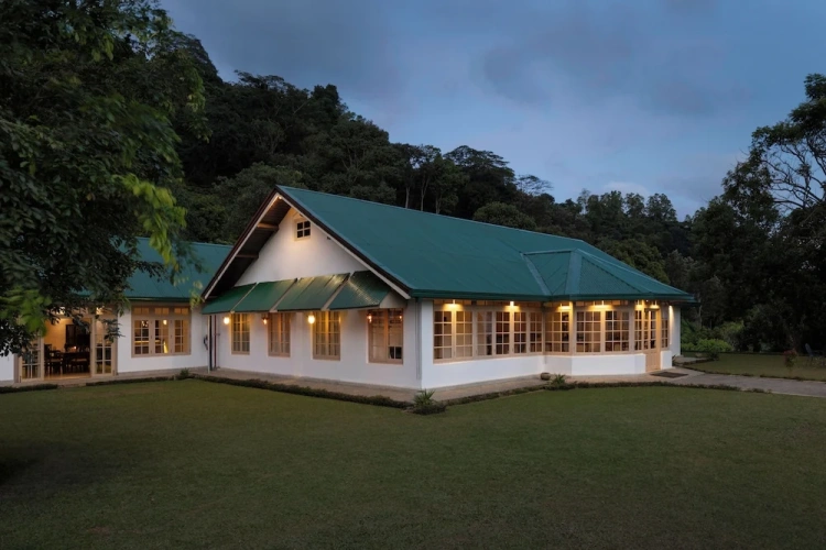Bungalow with mountain view