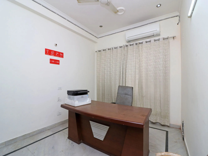 OYO 15736 Little Residency