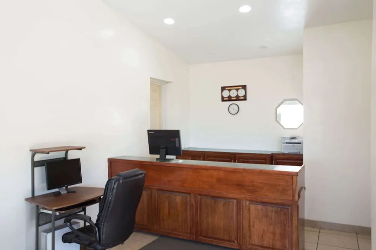 Howard Johnson Inn - Brigham City
