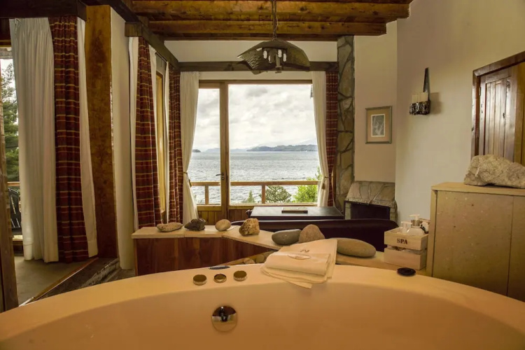 La Sirenuse Lake Suites