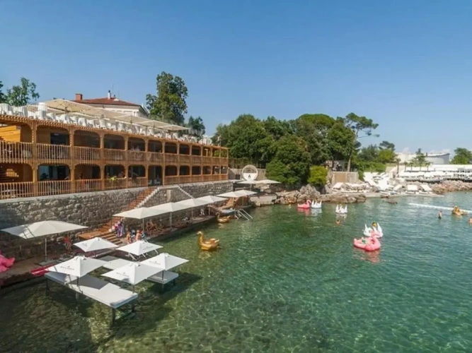 2 Bedrooms Apartment with sea view