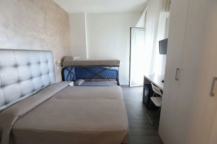Standard Quadruple room with balcony and with partial sea view