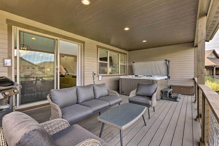 Furnished Deck & Hot Tub: Chic Granby Home!