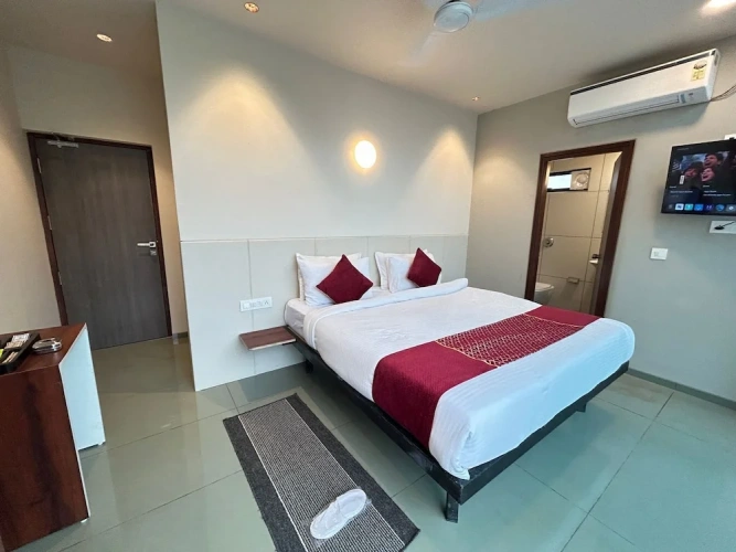 Deluxe Double room with city view