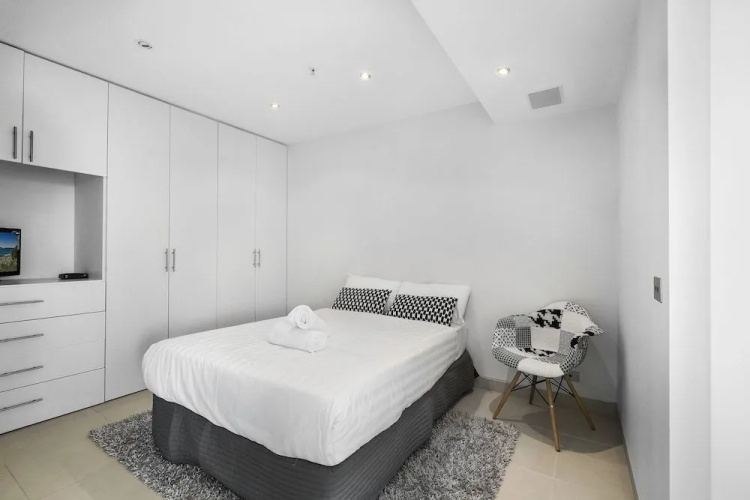 ELAINE, 2BDR St.Kilda Apartment
