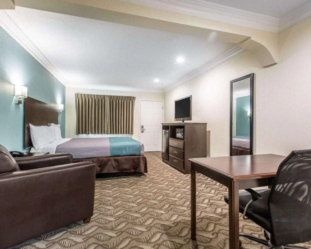 Rodeway Inn & Suites LAX