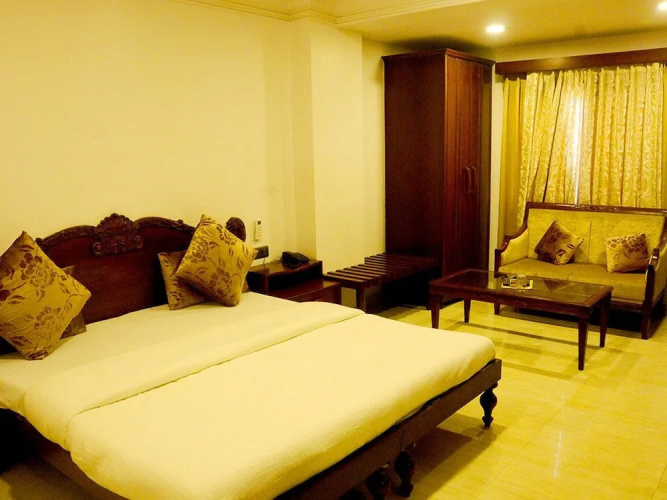 Hotel Ashray