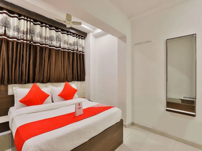 OYO 13141 Aniket Inn