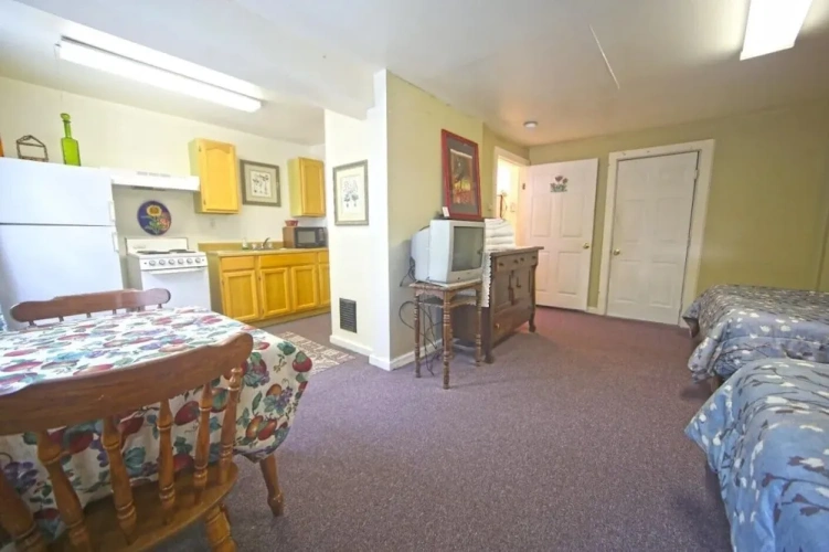 Deluxe Quadruple Studio