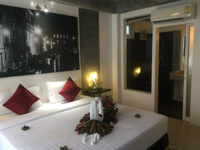 The Front Hotel and Apartment