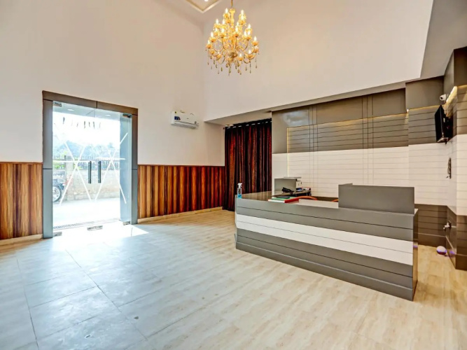 Hotel Noida Grand