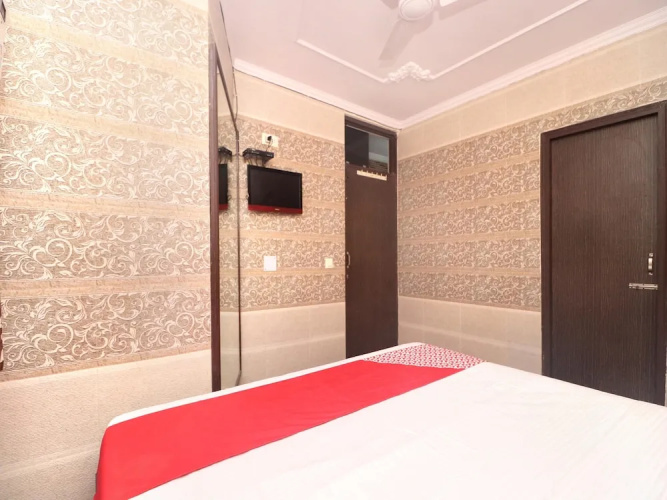 OYO 15546 Hotel KK
