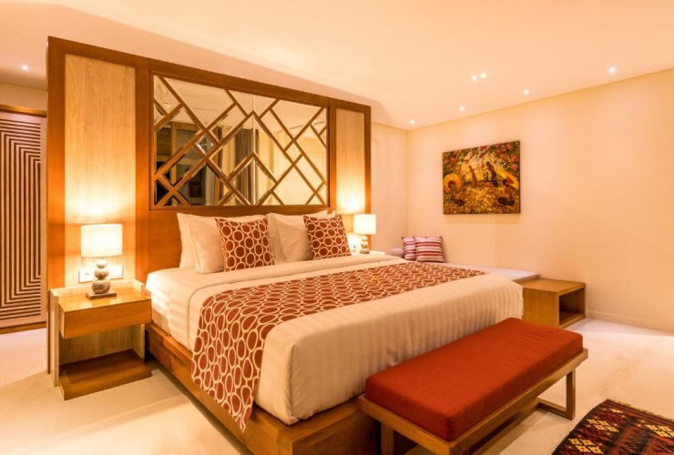 5 Bedrooms Villa