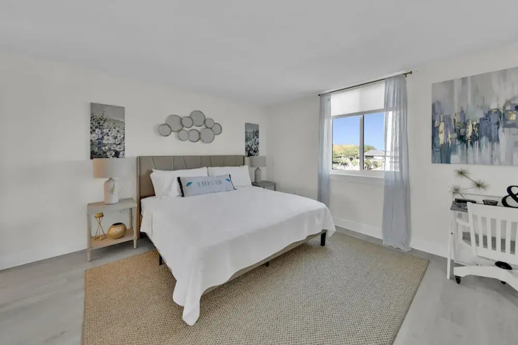 Dolphin Point #401c