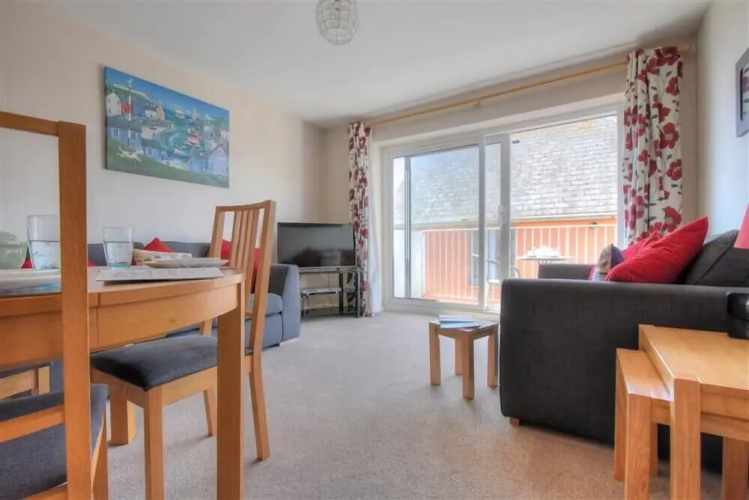 4 Bay View Court