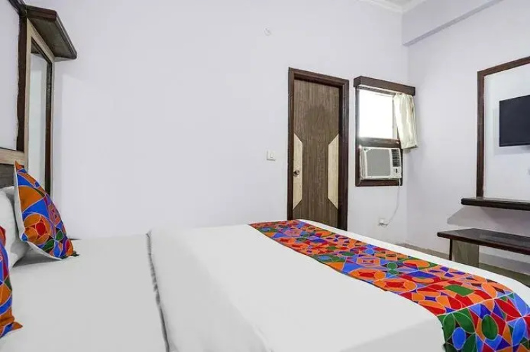 Fabhotel White Castle