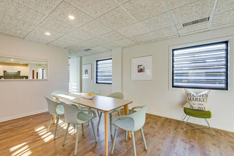Between Restaurant & Brewery! Chic Perrysburg Apt