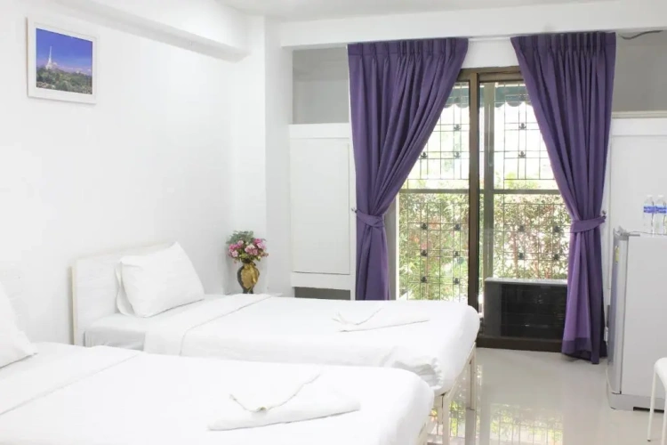 Standard Twin room with balcony