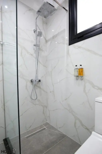 Hotel Three, Vlore