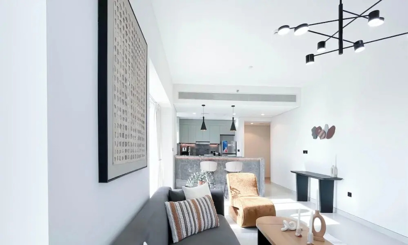 Modern 2BR Haven in Golf Gate Pool & Gym Access