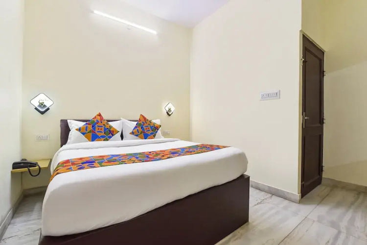Fabhotel Silver Stay 04