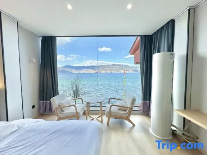 Standard Family room with lake view