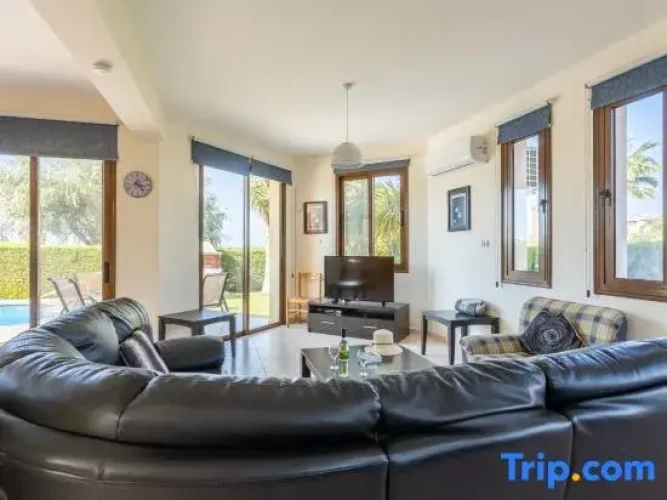 3 Bedrooms Villa