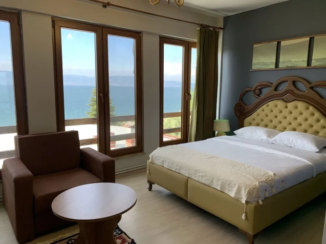 Comfort room