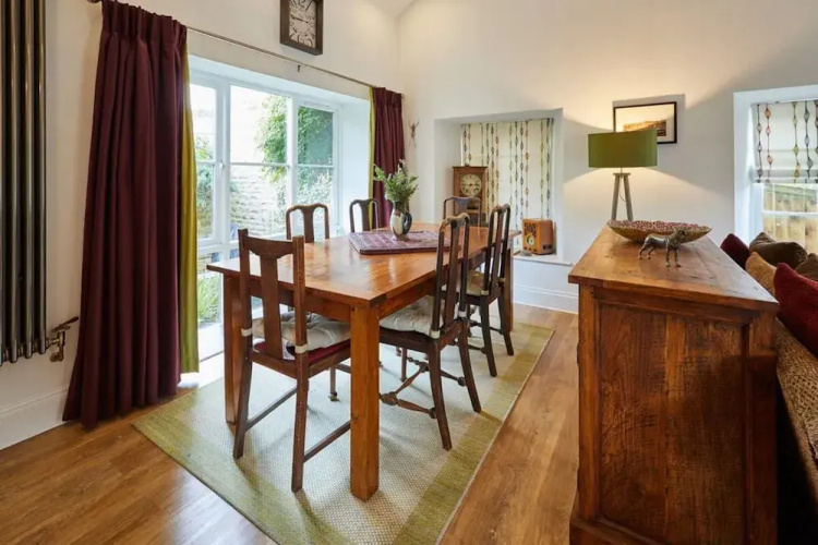 Host Stay River View Cottage