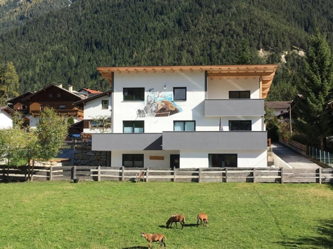 3 Bedrooms Apartment