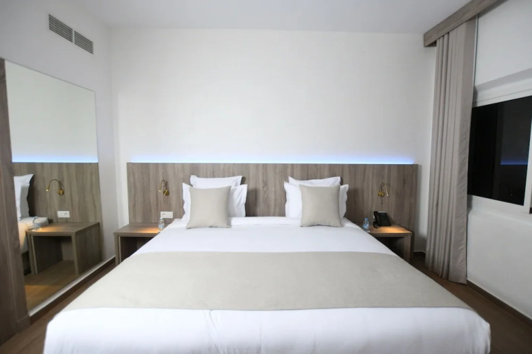 555 Hotel Clubbing Adults Only