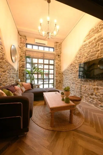 Akakia’s house