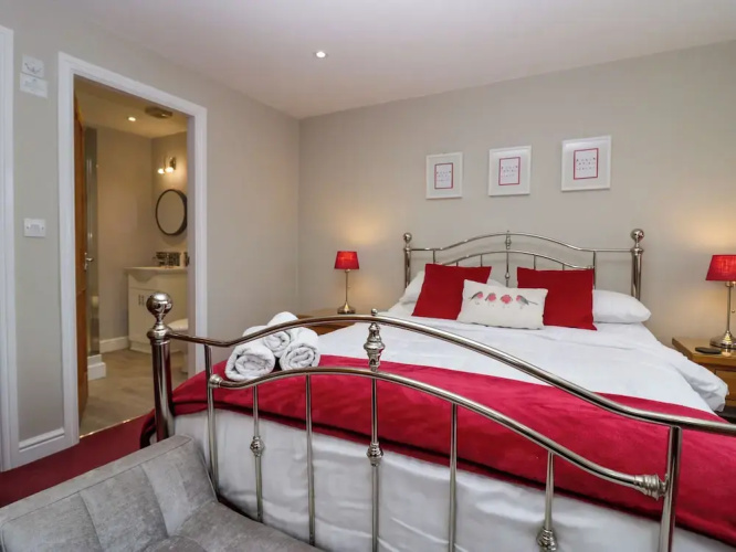 9 Swan House