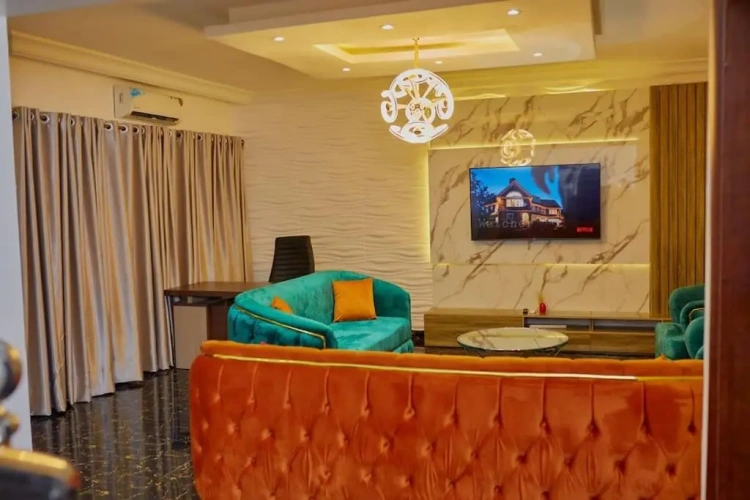 3 Bedrooms Apartment