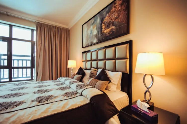 Incredible Stay at Dubai Old Town Souk Al Bahar - Featured