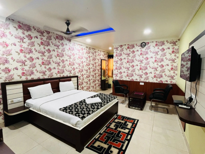 Sarojinee Residency