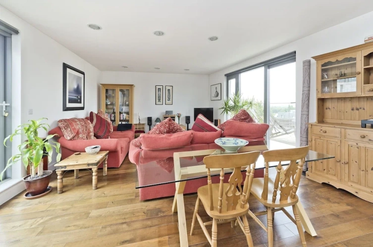 2 Bedrooms Apartment