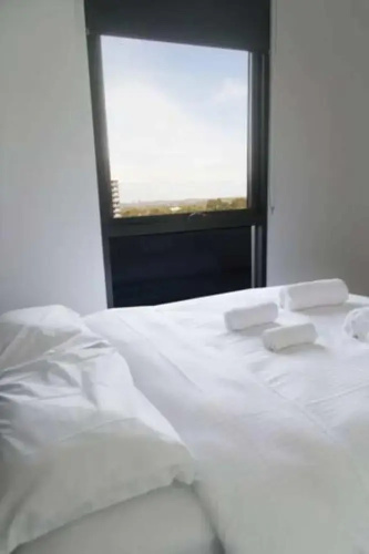 New Spacious 2 Bedroom With Gorgeous City Views