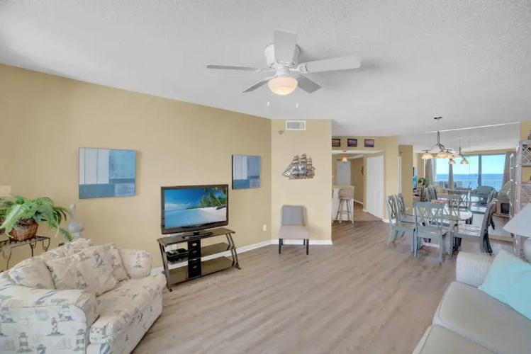 Pelican Pointe 805
