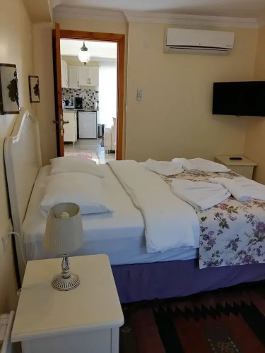 Three Palms Suites