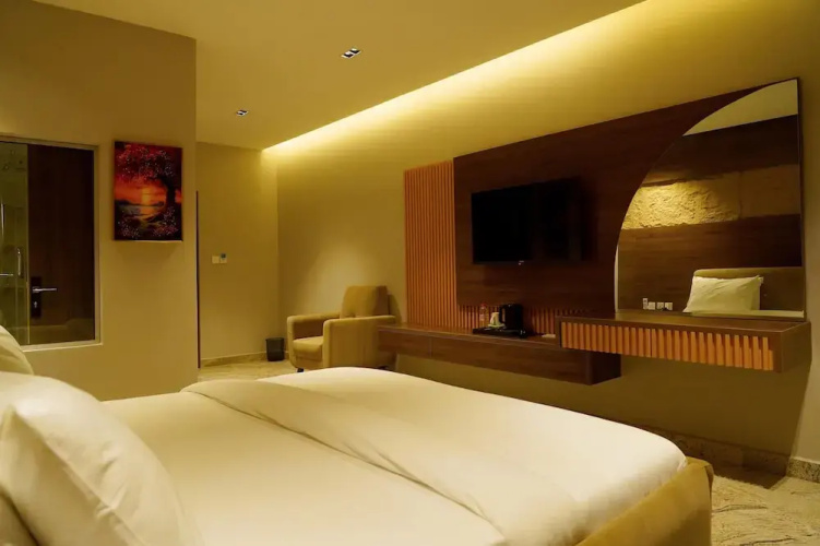 Evana Hotels