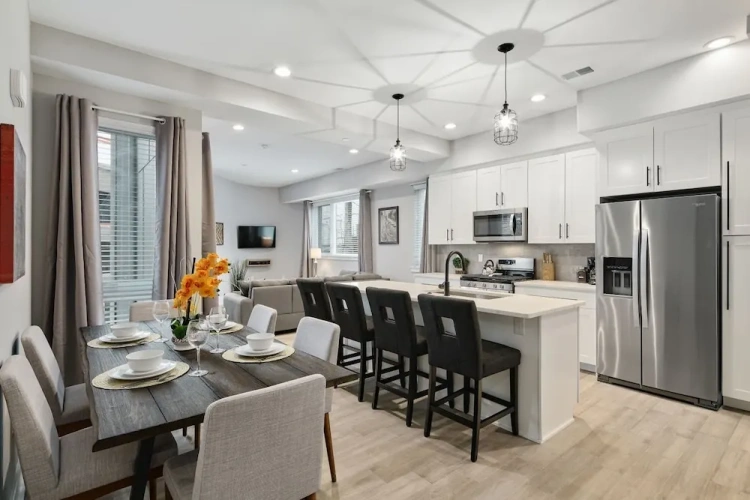 3 Bedrooms Apartment