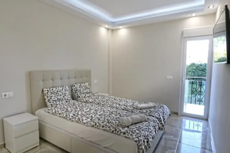 Beachfront Urb. Luxury Apartment 1